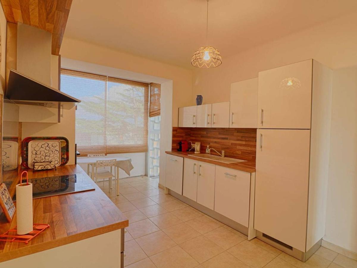 Apartment 2 Pieces Avec Parking A Ajaccio - Fr-1-61-474 *